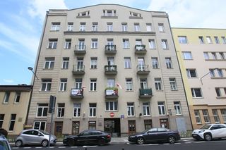 Mieszkają drzwi w drzwi, popierają rożnych kandydatów. Jedni za Trzaskowskim, drudzy za Nawrockim. Jak ze sobą żyją?