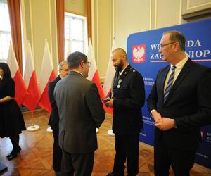 Z narażeniem życia ratował tonącą dziewczynkę. Strażak-ochotnik odznaczony medalem