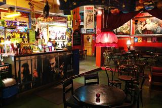 Te miejsca mają swój klimat! Oto TOP 10 najbardziej niezwykłych barów w Warszawie [GALERIA]