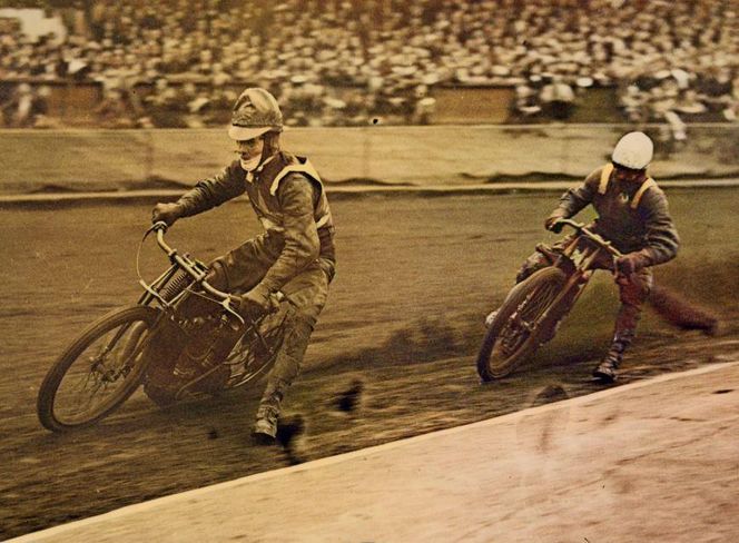 Norman Parker (Wimbledon) Malcolm Craven (West Ham) na Wimbledonie w 1946 roku