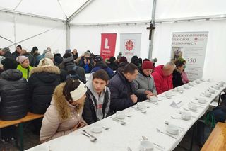 Ubodzy spotkali się na wspólnej modlitwie i posiłku