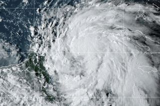  Huragan Helene ma uderzyć z zabójczą siłą