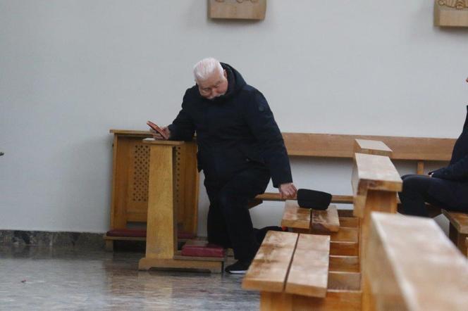 Lech Wałęsa w Wigilię był w kościele w samo południe. Tyle dał dziewczynce pod świątynią!