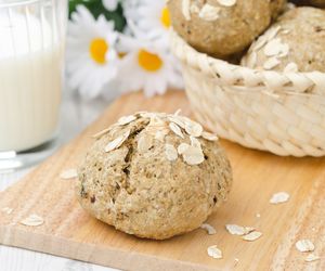 Pełnoziarniste bułki bez drożdży: przepis na śniadaniowe bułki sodowe