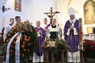 Pogrzeb pana Anatola w Warszawie. Mszę odprawił abp Adrian Galbas