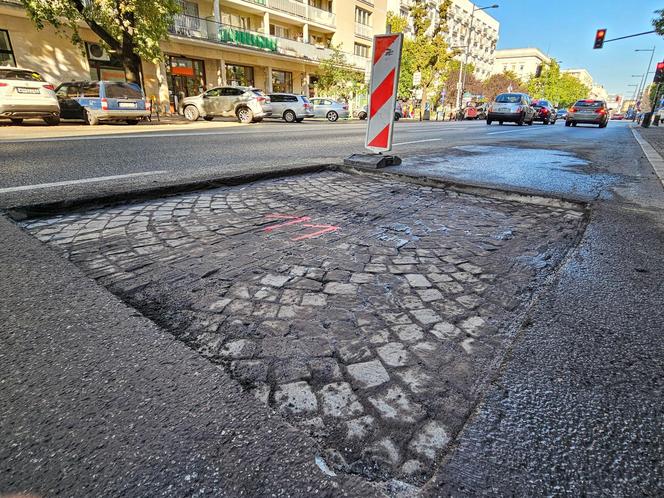 Zabytkowy bruk na ul. Kruczej w Warszawie