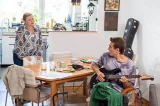 Pierwsza miłość streszczenia odcinków 4081-4085. Bruno jest ranny. Marta, chcąc mu pomóc, pakuje się w kolejną niebezpieczną sytuację