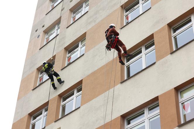 Alpiniści dla WOŚP w Lublinie. Superbohaterowie odwiedzili małych pacjentów