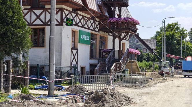 Stronie Śląskie niemal rok po powodzi. Jak wygląda dziś miejsce, gdzie pękła tama? 
