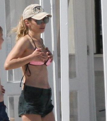 Agnieszka Dygant na plaży w Juracie