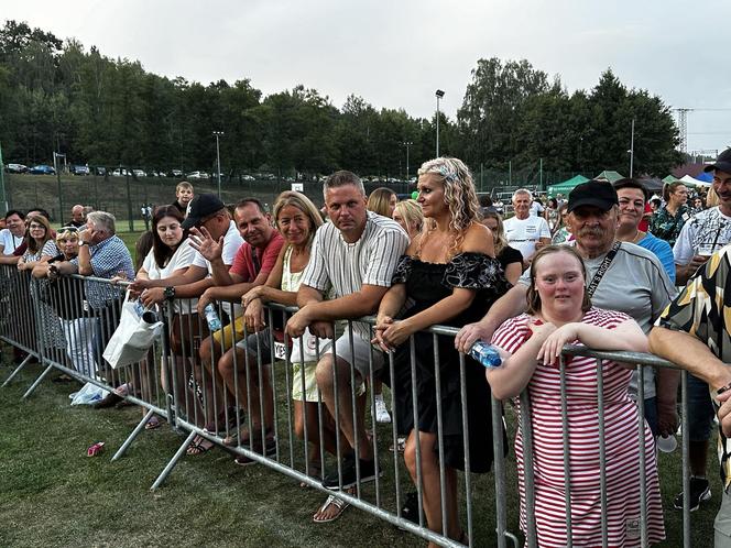 Szalona zabawa na festynie pod zaporą w Brodach. Na miejscu patrol ESKA Summer City