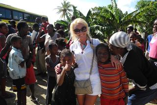 ZABRAŁ DOMINIKĘ NA DOMINIKANĘ.