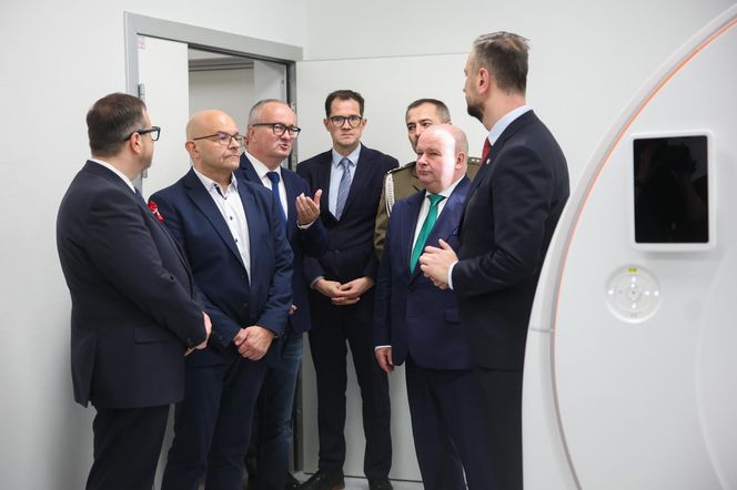 Nowoczesny tomograf w krakowskim szpitalu wojskowym. Sprzęt z funduszy KPO zaprezentował szef MON