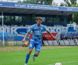 Niespełna tysiąc kibiców obejrzy mecz Hutnika z Wisłą. Stadion w opłakanym stanie