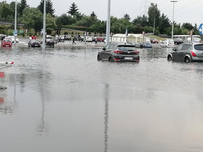 Parking przed Auchan - Sosnowiec