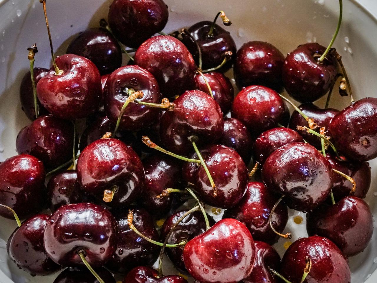Ceny czereśni SZOKUJĄ! Za kilogram trzeba zapłacić... 260 złotych!