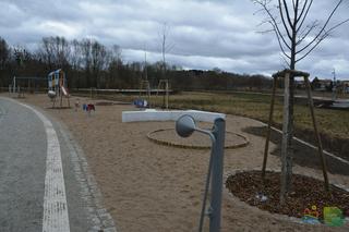 Nowy park w Olsztynie. Są ławeczki, miejsca do grillowania, plac zabaw [ZDJĘCIA]