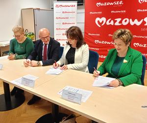 Symboliczne czeki odebrali już w Siedlcach przedstawiciele powiatów siedleckiego, sokołowskiego i węgrowskiego