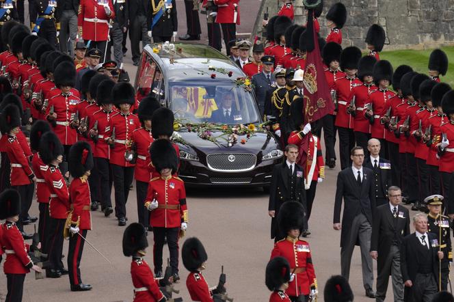 Trumna z ciałem Królowej dotarła do Windsoru