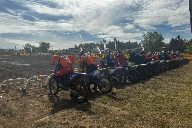 Ostre ściganie na torze w Strykowie. Inauguracja Pucharu Polski z udziałem Motocrossu Zaborowo z Leszna