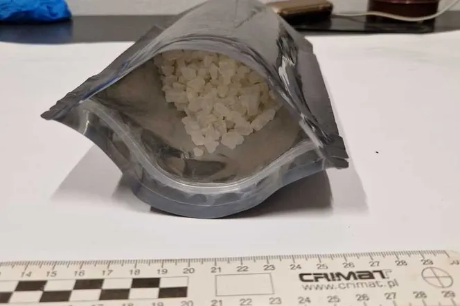 Kilogram narkotyków w mieszkaniu w Kołobrzegu. Zatrzymano trzy osoby