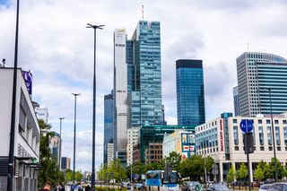 Te wieżowce królują nad Polską. Są gigantyczne!