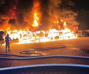 Gigantyczny pożar w Bytomiu. Doszczętnie spłonęły autobusy w zajezdni