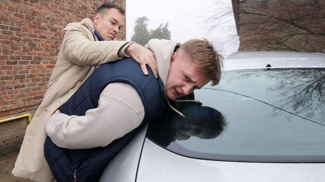 Barwy szczęścia odc. 3185. Majak (Łukasz Borkowski), młody Leszek Szymański (Maciej Czerklański)