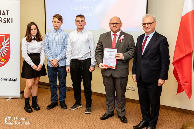 „Niech połączy nas hymn” - piękna, kolorowa premiera w siedzibie Starostwa Powiatowego