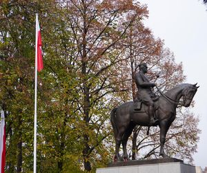  Uroczystości pod pomnikiem Józefa Piłsudskiego w Rzeszowie 