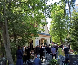 Kacper Tekieli - pogrzeb. Tłumy pożegnały męża Justyny Kowalczyk. Poruszająca przemowa