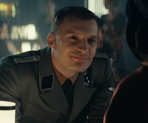 Zatoka szpiegów, odcinek 16. Engel (Michał Balicki), Lisa (Weronika Pęter)