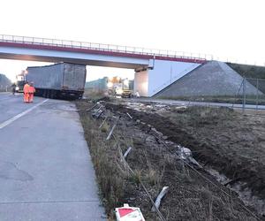 Autostrada A1 w Częstochowie zablokowana. Ciężarówka leży na jezdni