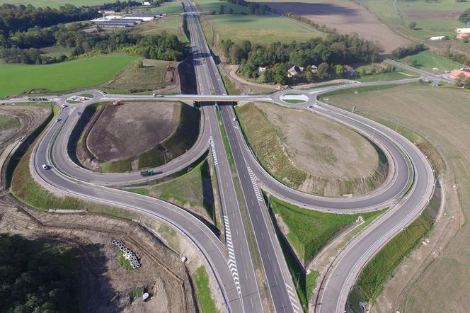 Kierowcy mogą już korzystać całego ciągu drogi S6 pomiędzy Goleniowem, a Koszalinem o długości około 132 km. 