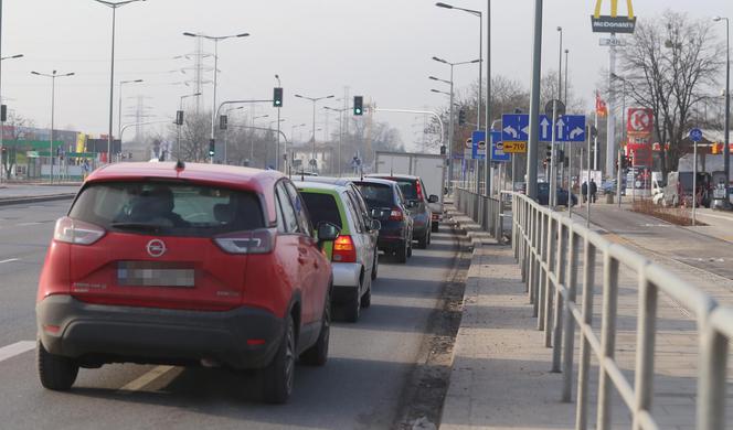 Utrudnienia w ruchu na rogu Połczyńskiej i Powstańców Śląskich