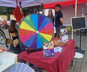 Szachiści opanowali centrum Torunia. Turniej błyskawiczny na Rynku Staromiejskim