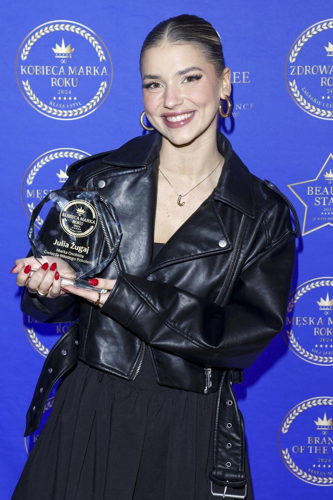 Julia Żugaj przeszła drastyczną metamorfozę. Jest krótko i z pazurem