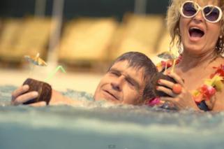 klapsy w rytmie disco.