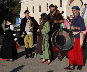 Korowód w ramach Międzynarodowego Festiwalu Renesansu w Lublinie