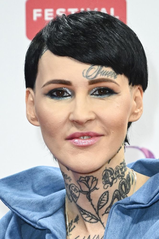 Chylińska nieźle się zmieniła. Duże usta i gładka twarz. Poznajecie ją jeszcze?