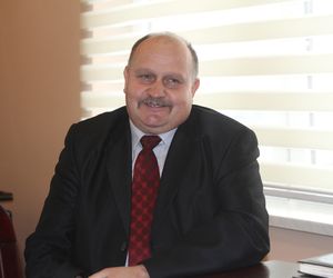 Brat Dziwisza zarabia 11000 zł