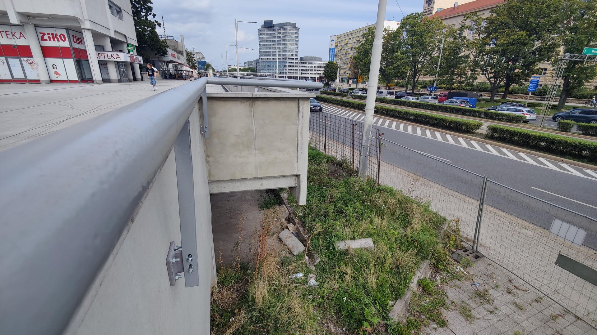 Remont esplanady przy Sedesowcach we Wrocławiu