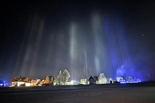 Niezwykłe zjawisko na Podhalu. Siarczysty mróz wyczarował magiczne słupy świetlne