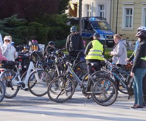 Rowerowa radość i ognisko na mecie. Rodzinna Masa Krytyczna przejechała przez Bydgoszcz