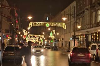 Świąteczna atmosfera w centrum Łodzi. Piotrkowska wygląda niesamowicie! [GALERIA]