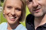 M jak miłość. Dorota (Iwona Rejzner), Bartek (Arkadiusz Smoleński) na planie