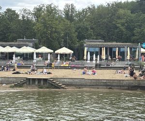 Wakacyjny patrol Eska Summer City na olsztyńskiej Plaży Miejskiej
