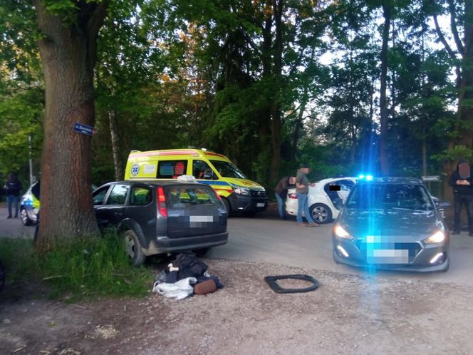 Kobra dorwała „Kaszankę”. Jechali skradzionym fordem. Czołowo wbili się w radiowóz