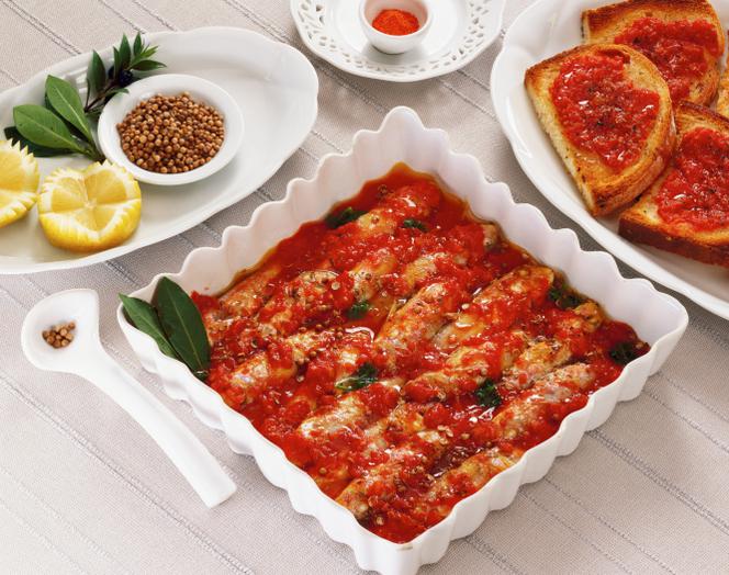 Ryba duszona z pomidorami: smaczny przepis