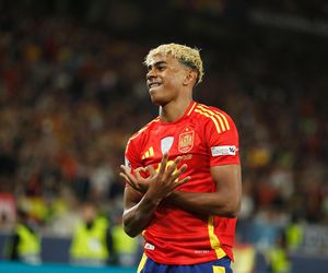 17-letni zawodnik FC Barcelona w związku z dużo starszą partnerką? Zdjęcia Yamala wywołały szok